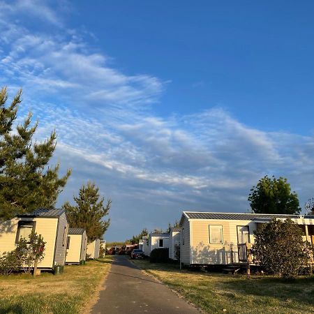 Les Moutiers Camping Le Village De La Mer מראה חיצוני תמונה