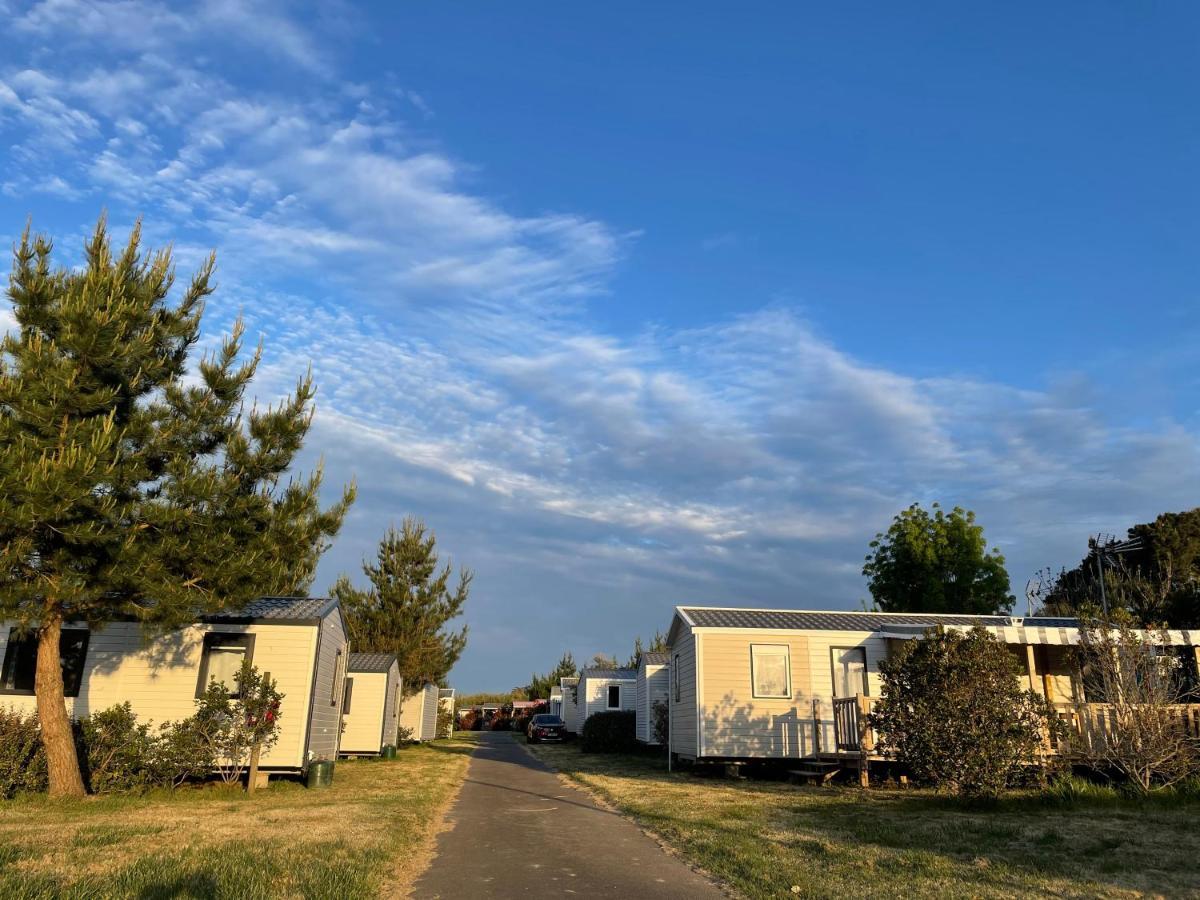 Les Moutiers Camping Le Village De La Mer מראה חיצוני תמונה