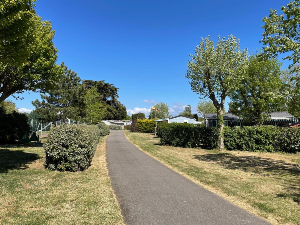Les Moutiers Camping Le Village De La Mer מראה חיצוני תמונה