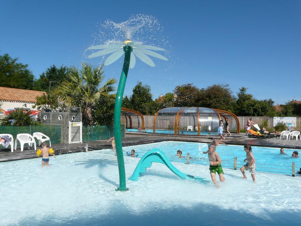 Les Moutiers Camping Le Village De La Mer מראה חיצוני תמונה